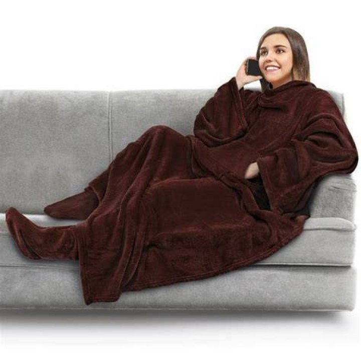 Best Fleece Blanket With Sleeves of 2023 – Hollywood Life Reviews – Hollywood Life