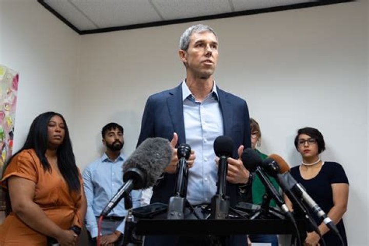 Beto O’Rourke Crashes Texas Gov. Abbott Press Conference On School Massacre: ‘This Is On You’