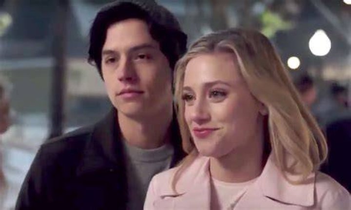 Betty & Jughead Deleted Scene From Episode 6 Revealed – Hollywood Life