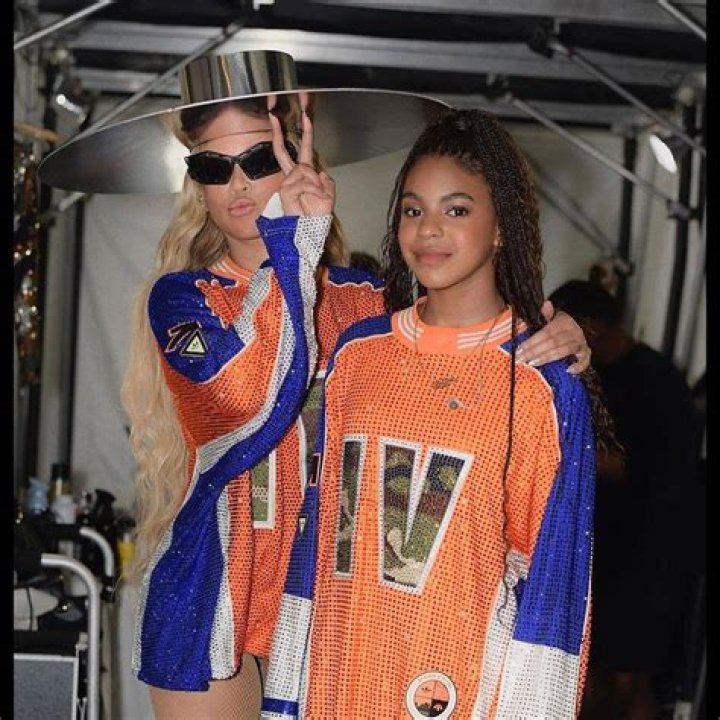Beyonce & Blue Ivy, 8, Twin In Matching Ivy Park Outfits On Shopping Date — Pic