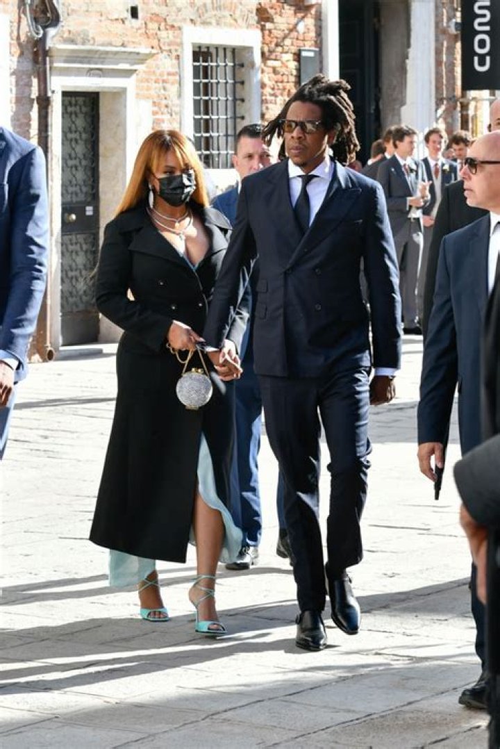 Beyonce & JAY-Z Hold Hands While Attending Alexandre Arnault’s Wedding – Hollywood Life
