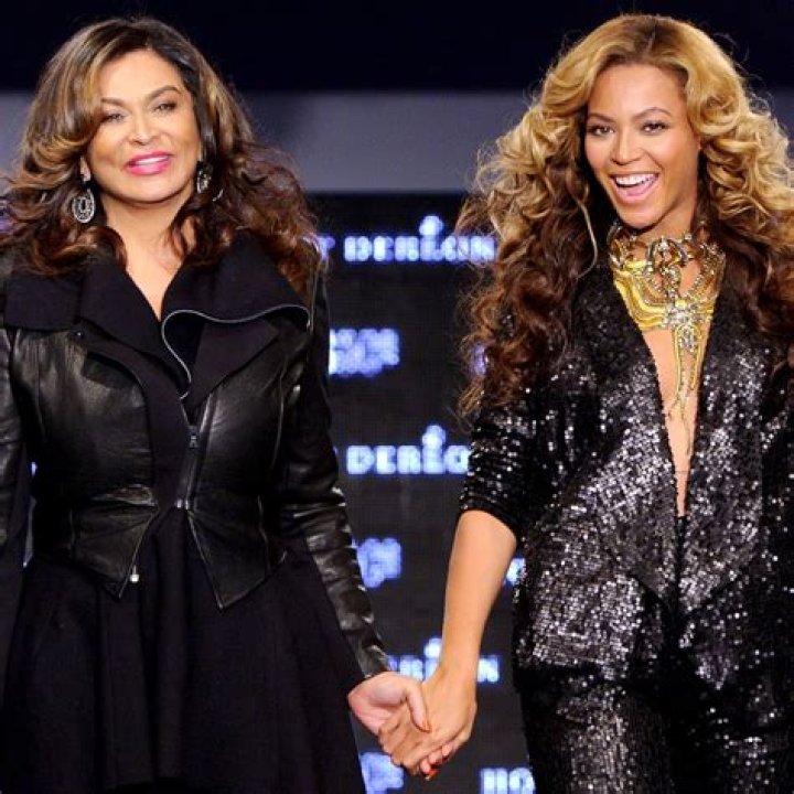 Beyonce’s Fans Think She’s Mom Tina’s Twin With Curly Hair At ‘Billboard Women In Music’ — Watch