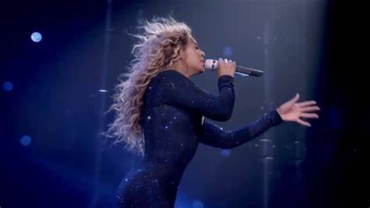 Beyonce’s Mrs. Carter Tour PICS – Hollywood Life