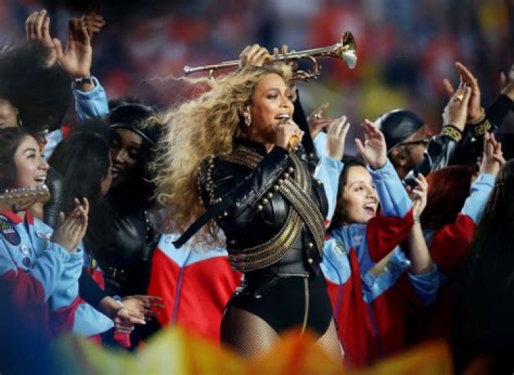 Beyonce’s Outfit At Super Bowl 2016 — Homage To Michael Jackson At Halftime – Hollywood Life