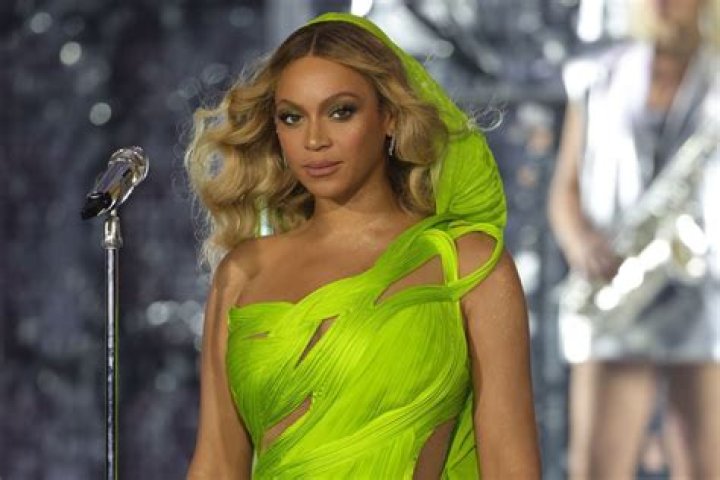 Beyoncé Showcases Lime Green Outfit For New Ivy Park Collection – Hollywood Life