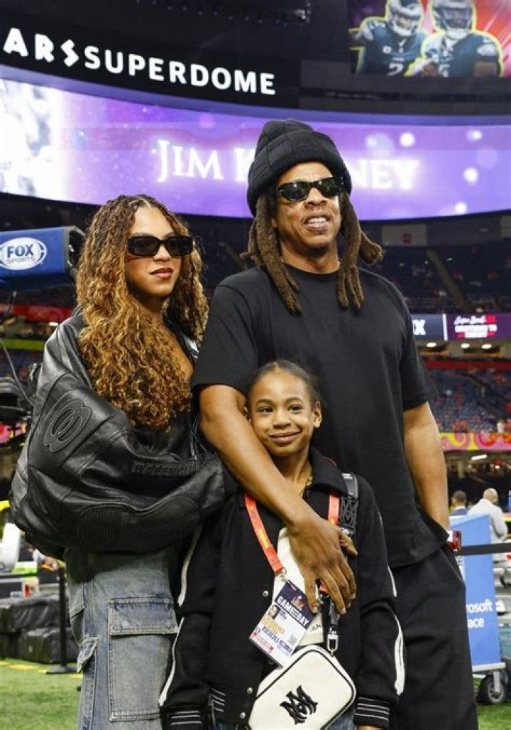 Beyoncé Stuns In Red Sweater & Big Curls For Date Night With Jay Z In LA – Photos