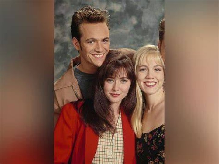 ‘BH90210’: All The Ways The Cast Paid Tribute To Luke Perry In The Series Premiere Of Reboot