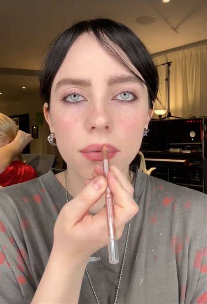 Billie Eilish Uses This Highly Rated Hair Product Before Every Shower