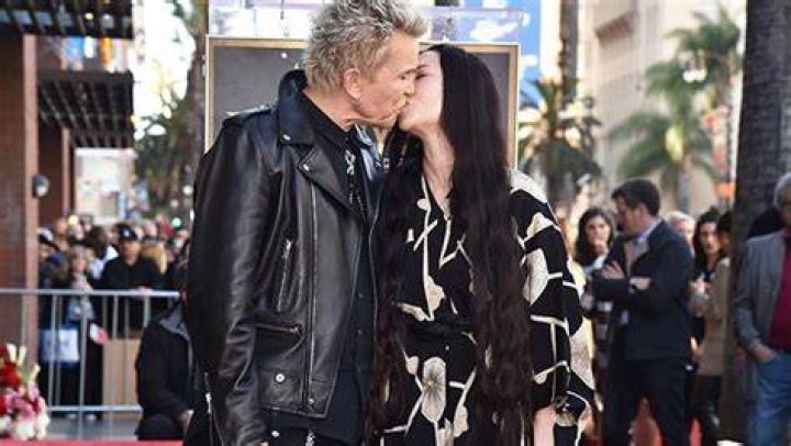 Billy Idol Kisses Girlfriend At Hollywood Walk Of Fame Ceremony – Hollywood Life