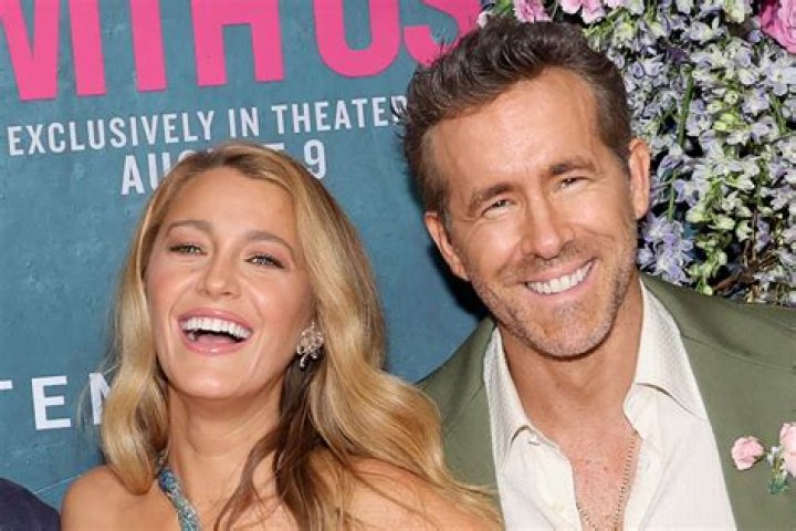 Blake Lively Goes Makeup-Free While Out & About With Husband Ryan Reynolds: Photos