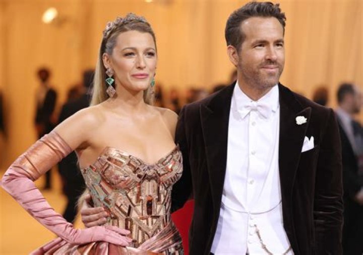 Blake Lively & Ryan Reynolds Dine At Boston Restaurant Where They Had Their 1st Date — Photos