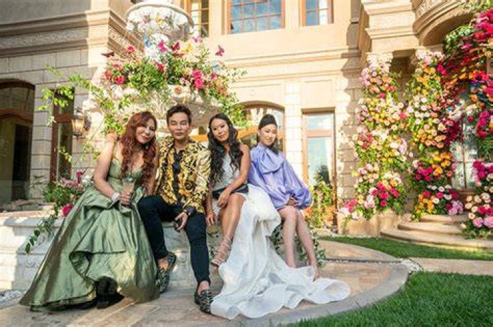‘Bling Empire’ Co-Stars Mourn Anna Shay After Her Death – Hollywood Life