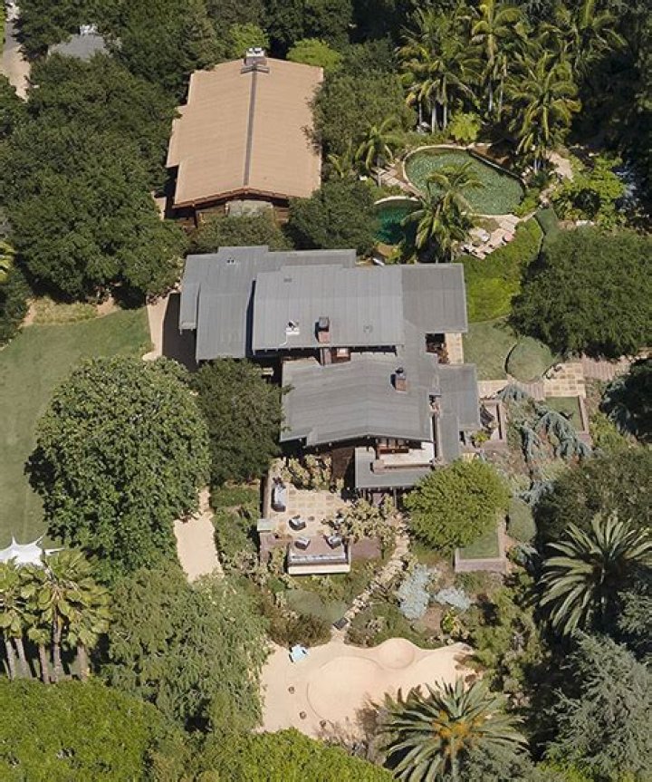 Brad Pitt Reportedly Sells Home He Shared With Angelina Jolie & Kids – Hollywood Life