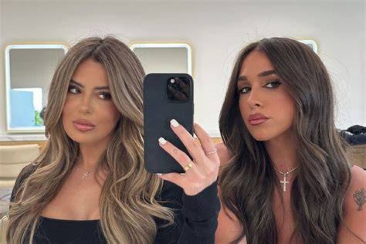Brielle & Ariana Biermann Look Like Literal Twins With Matching Dark Hair & Sultry Lips — Pics