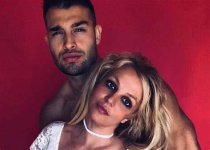Britney Spears & BF Sam Asghari Show Off Their Toned Bodies During A Romantic Beach Date — Pics