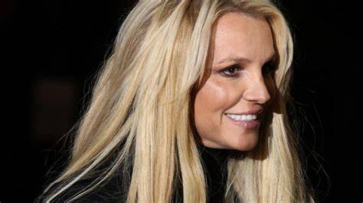 Britney Spears Dances In Mini Dress After Seen Without Wedding Ring – Hollywood Life