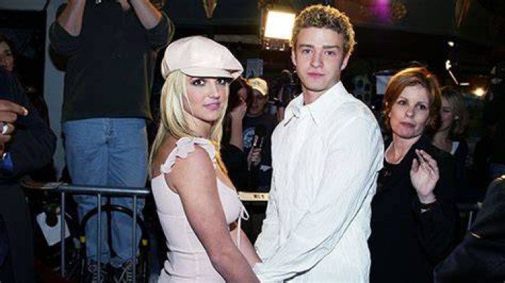 Britney Spears Dances To Justin Timberlake In Crop Top & Shorts – Hollywood Life
