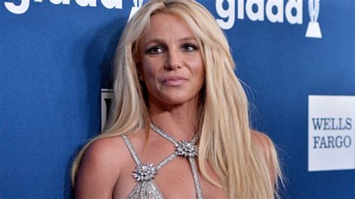 Britney Spears Dances With Knives In Shocking New Video – Hollywood Life