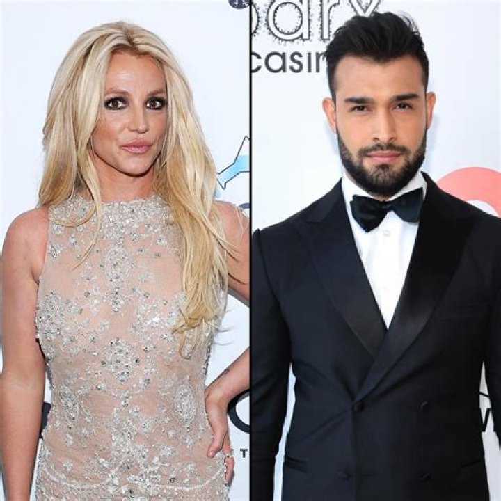 Britney Spears Hangs With Shirtless Men After Sam Asghari Split – Hollywood Life