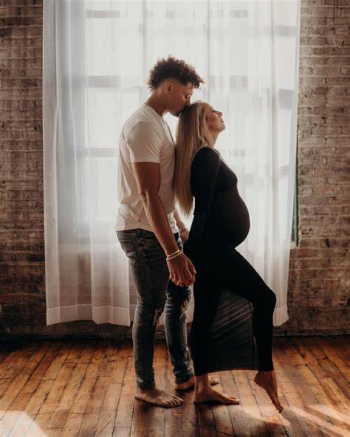 Brittany Matthews’ Maternity Photos Cuddling Baby Bump In Lace Dress – Hollywood Life