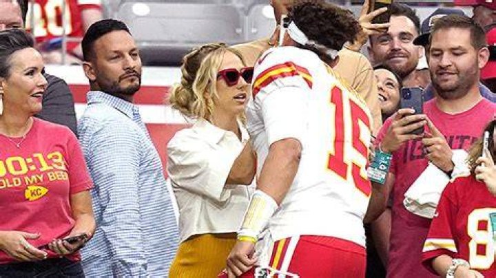 Brittany Matthews Shows Off Baby Bump At Patrick Mahomes’ Game – Hollywood Life