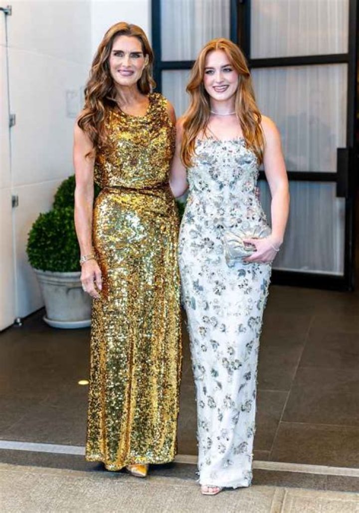 Brooke Shields’ Daughter Rowan, 18, Stuns In Her Mom’s Red 1998 Golden Globes Dress For Prom