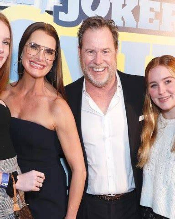 Brooke Shields & Dean Cain’s Relationship Explored In New Documentary – Hollywood Life