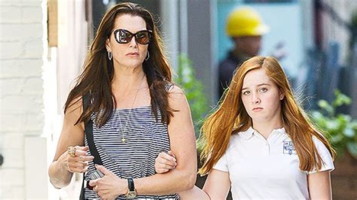 Brooke Shields Drops Off Daughter Rowan At College — Pics & Video – Hollywood Life