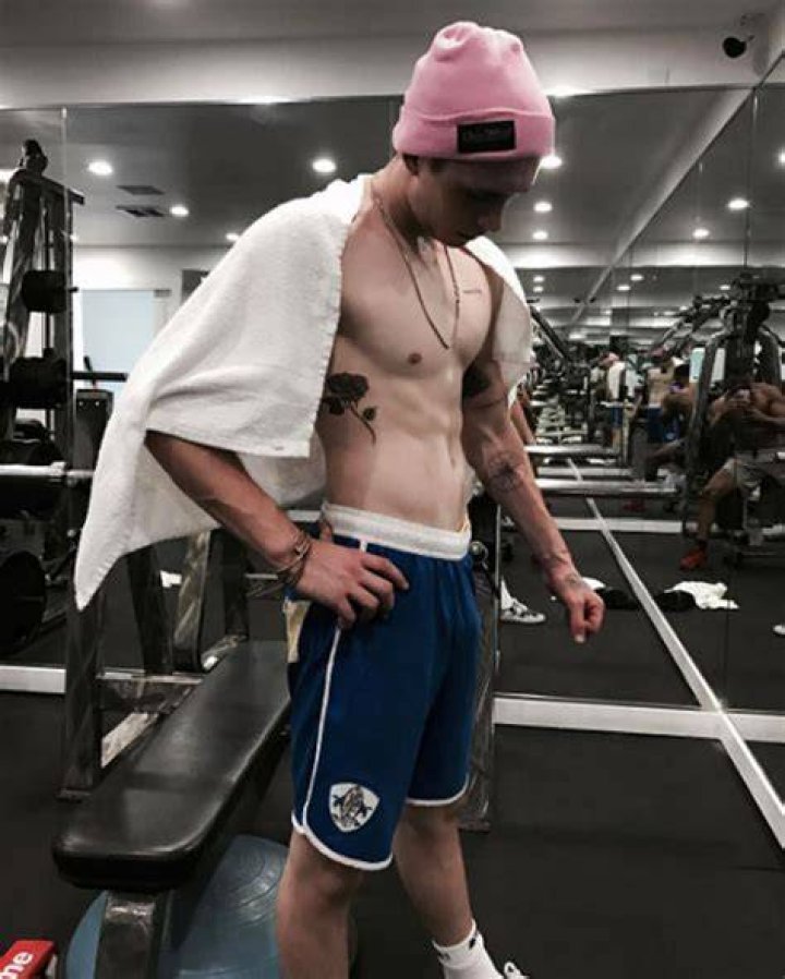 Brooklyn Beckham’s Bulge — See His Sexy Gym Selfie – Hollywood Life