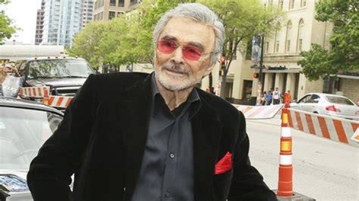 Burt Reynolds, 82, Unrecognizable While Walking With A Cane At NYC Airport — Pics