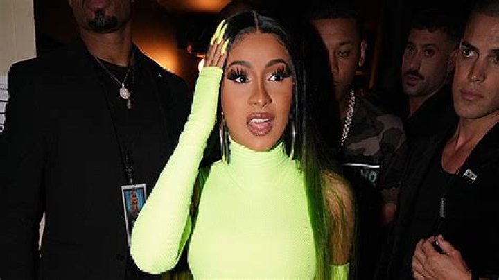 Cardi B Rocks Sexy Green Swimsuit While In Jamaica With Offset: Video – Hollywood Life