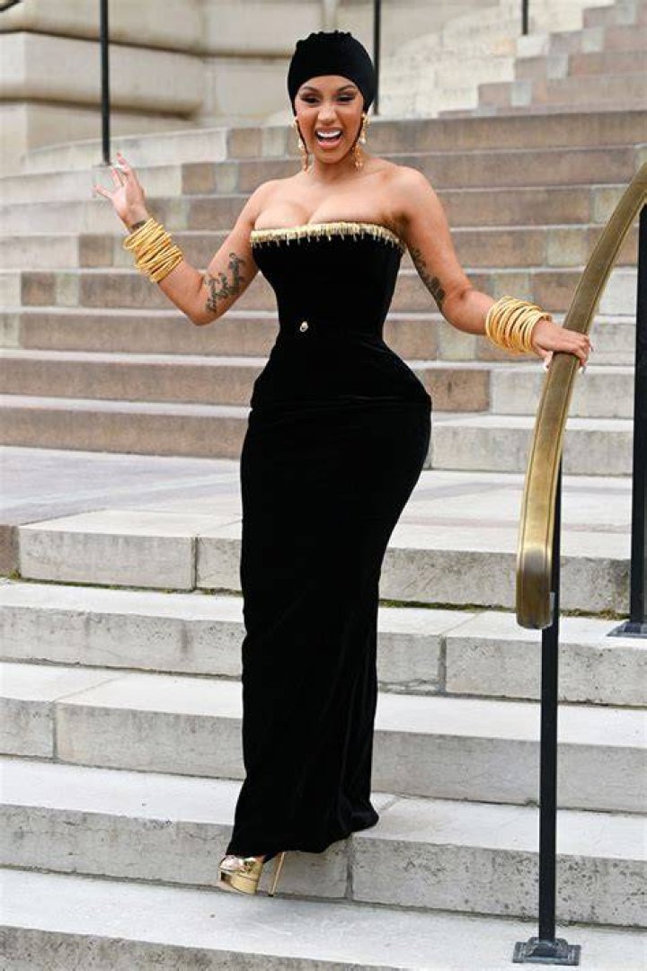 Cardi B Wears Strapless Gown With Head Scarf To Paris Fashion Week – Hollywood Life