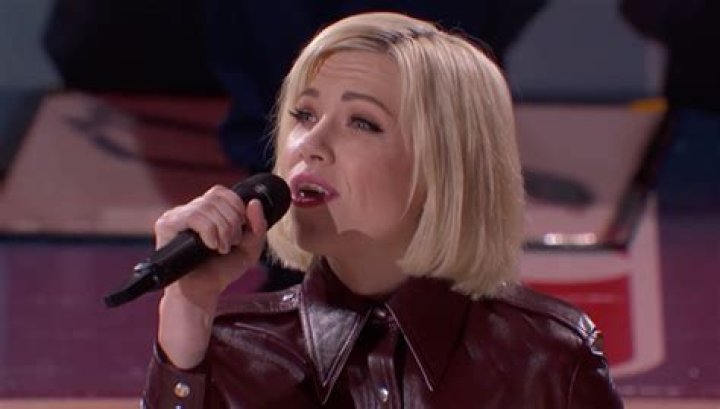 Carly Rae Jepsen Sings Sweet Canadian Anthem At NBA All-Star Game – Hollywood Life