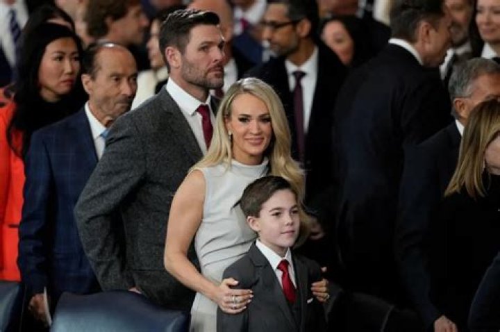 Carrie Underwood’s Son Watches Her Sing & Goes Crazy Cheering Her On – Hollywood Life