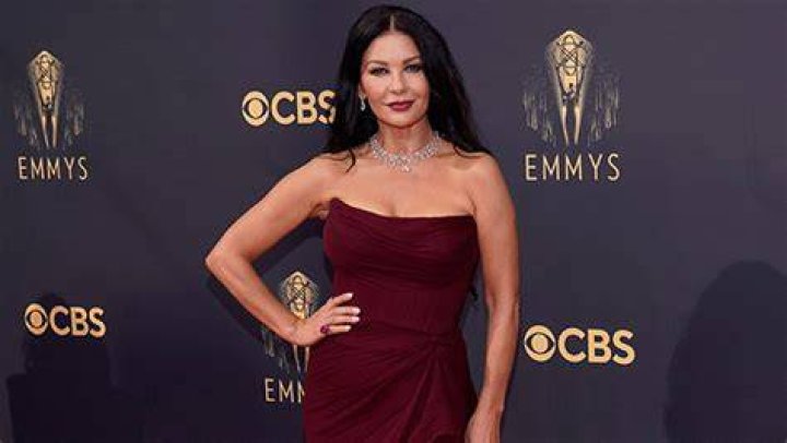 Catherine Zeta-Jones Rocks Black Bikini For Sexy Selfie — Photo – Hollywood Life