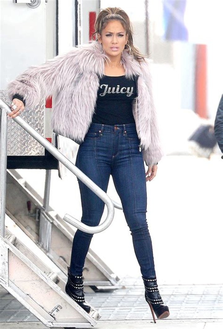 Celebrities Rocking High-Rise Denim Looks – Hollywood Life