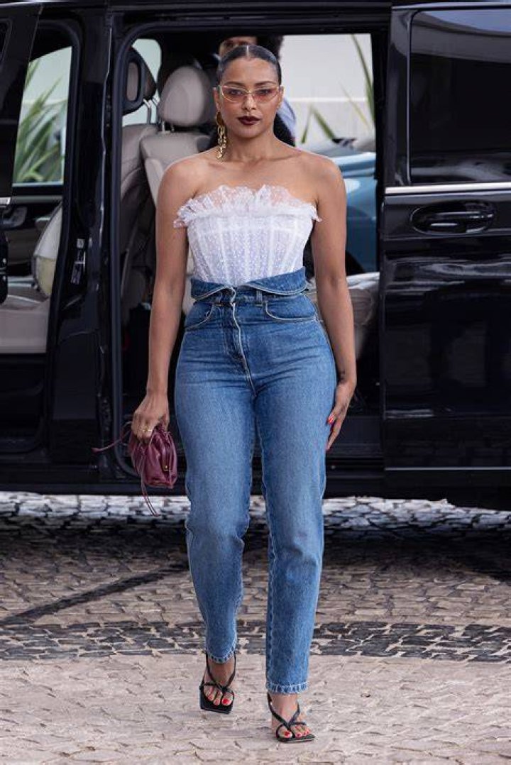 Celebs Rocking High-Waisted Jeans: Photos – Hollywood Life