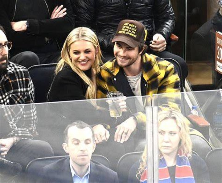Chase Stokes & Kelsea Ballerini Are Dating, He Confirmed In Interview – Hollywood Life