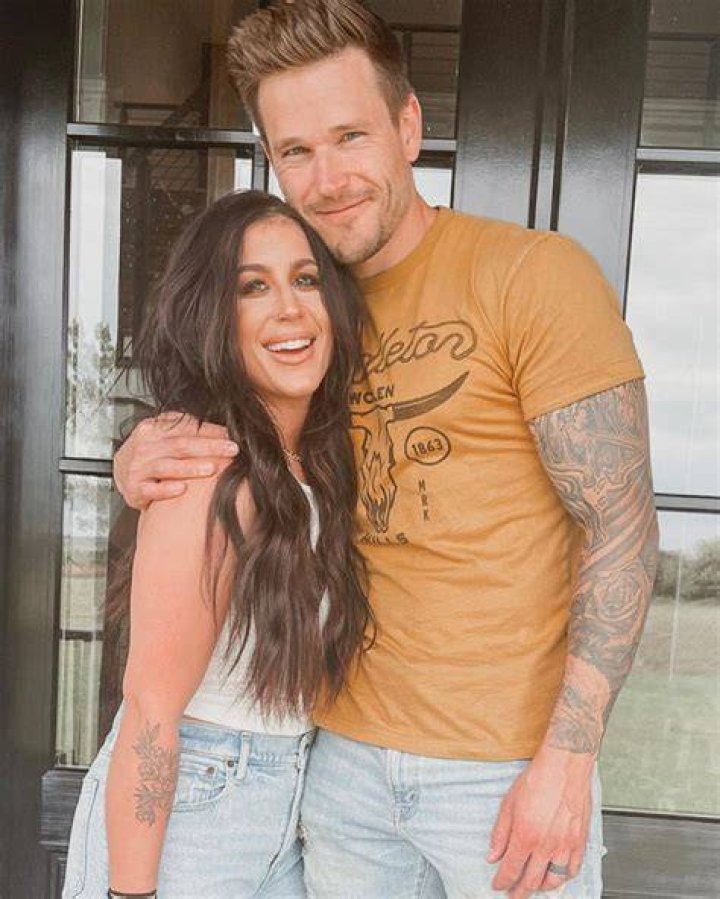 Chelsea Houska’s Husband Cole DeBoer Puts His Amazing Physique On Display During Intense Workout
