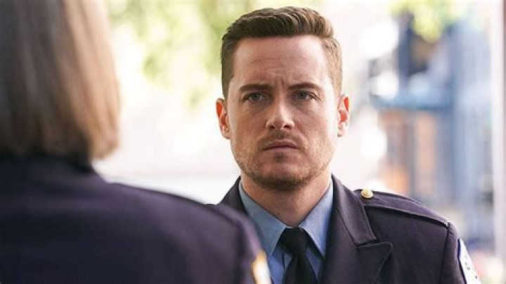 ‘Chicago P.D.’s Halstead Leaves & Resigns To Go Overseas In Season 10 – Hollywood Life