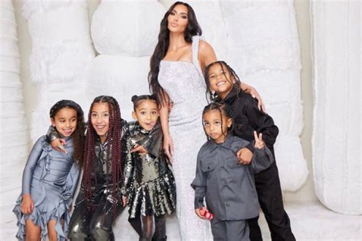 Chicago, True, & Dream Cuddle Together In The Cutest Kardashian Cousins Crew Selfie Of All Time