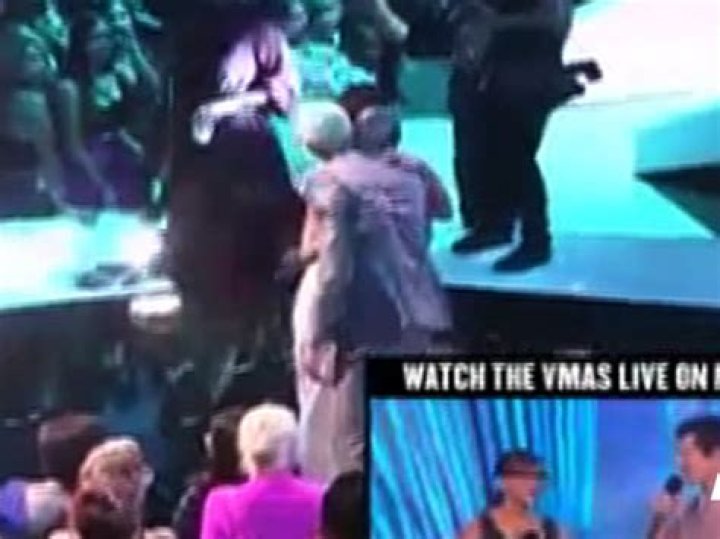 Chris Brown Caught Kissing Rihanna — Report