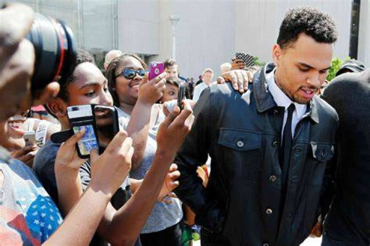 Chris Brown Fans Flip Out After He Posts His Address On Social Media During Offset Fight — Tweets