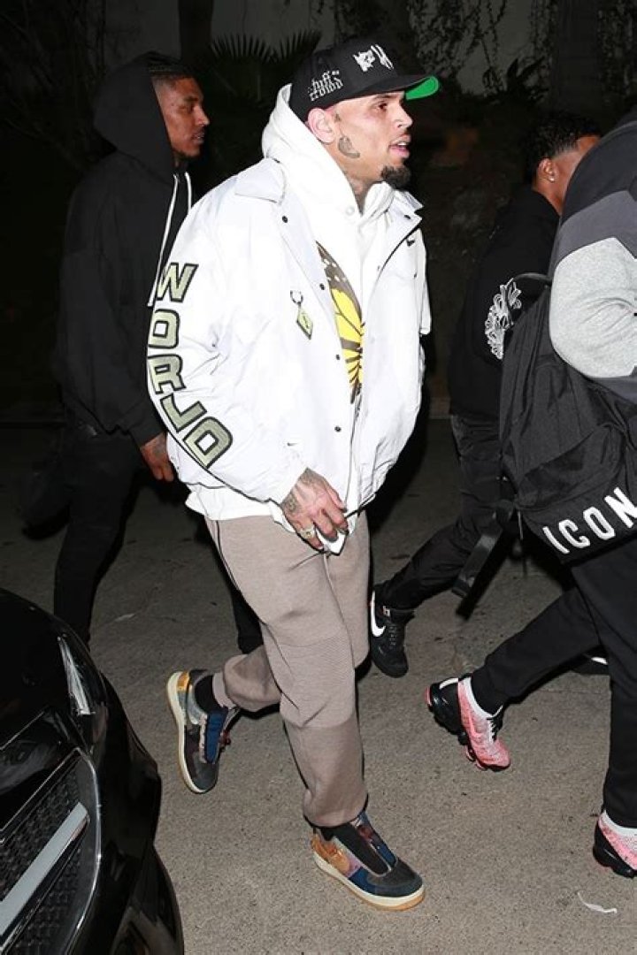 Chris Brown Shows Off Sneaker Tattoo On Face At Valentine’s Day Party – Hollywood Life