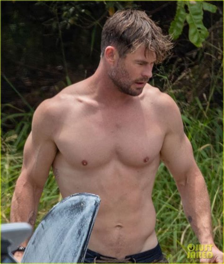 Chris Hemsworth, 37, Looks Ripped While Shirtless In Funny Underwater Video For New App