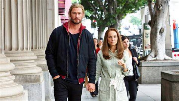 Chris Hemsworth & Natalie Portman Hold Hands On The Set Of ‘Thor 4’ – Hollywood Life