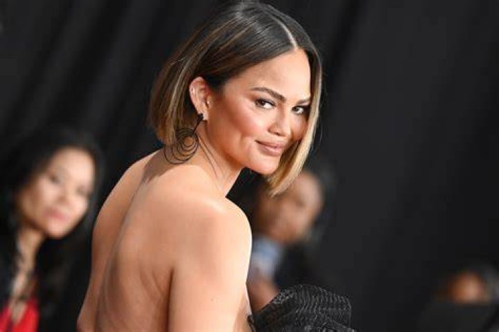 Chrissy Teigen — Pics Of The Model – Hollywood Life
