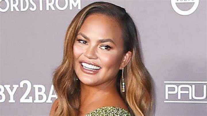 Chrissy Teigen’s Purple Hair Makeover: Model Shows Off Her New Wig — Before & After Pics