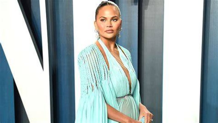 Chrissy Teigen Struggled With Breastfeeding Due To ‘Depression’: We Should ‘Normalize Formula’
