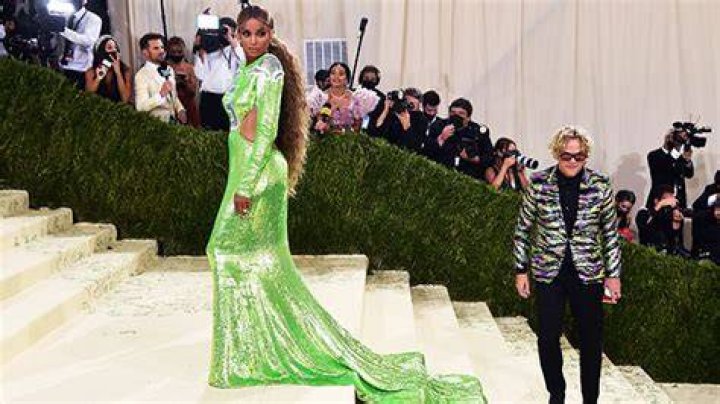 Ciara’s Met Gala 2021 Dress Pays Tribute To Russell Wilson – Hollywood Life